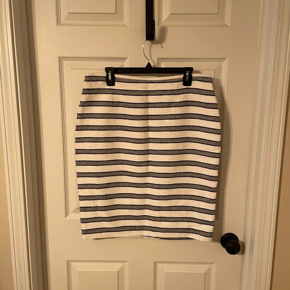 Calvin Klein skirt - Picture 3 of 3